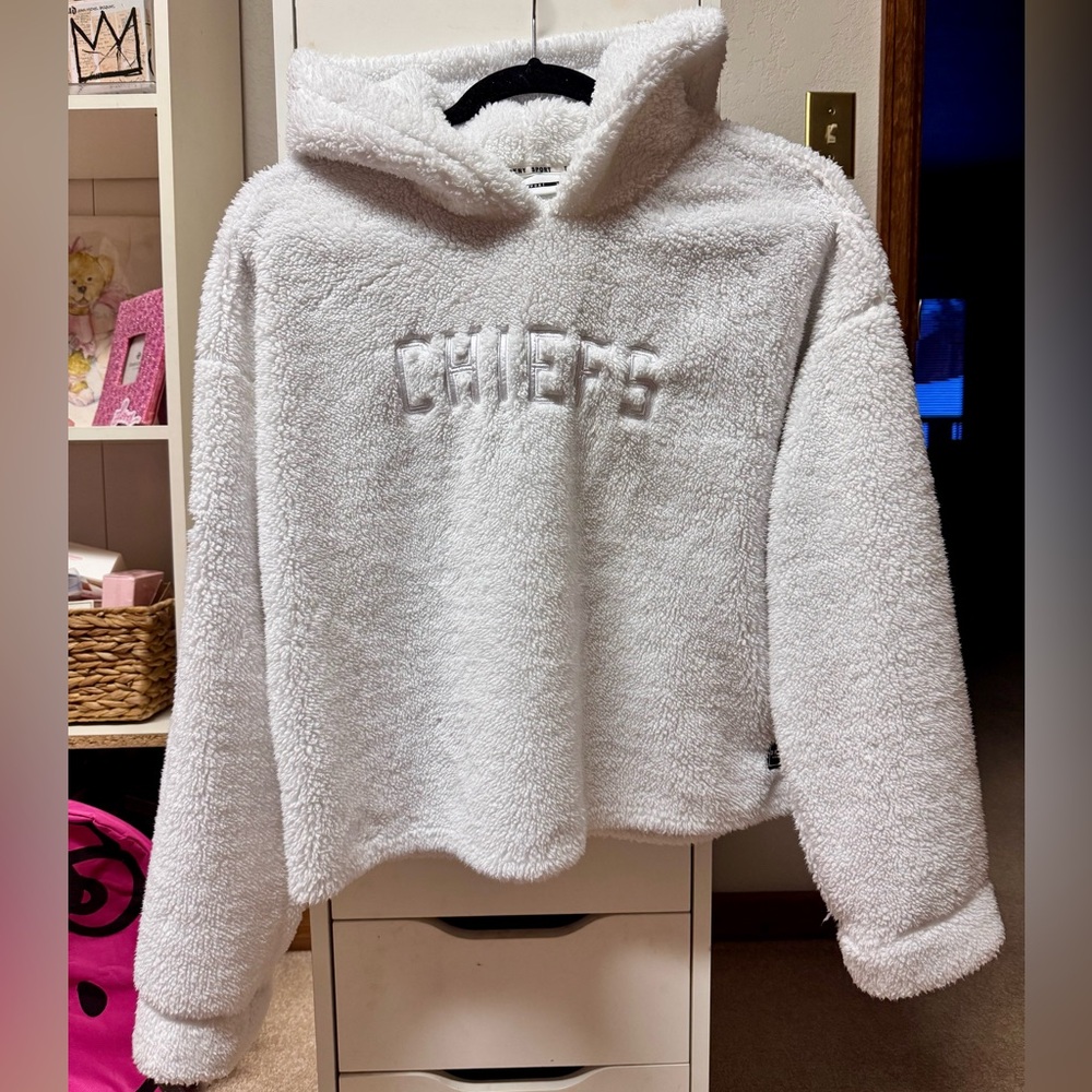 DKNY Sport White Kansas City Chiefs Cozy Pullover Hoodie - Picture 4 of 9